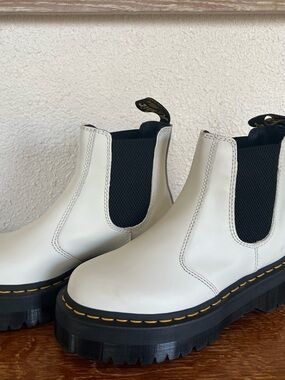 Dr. Martens Quad Platform White Chelsea Lug Boots with Black Elastic size M5 W6